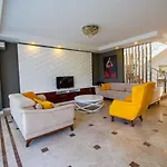 Villa Deluxe *
