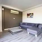Villa Deluxe *